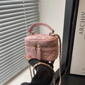 Mini borsa trapuntata rosa tenue con tracolla a catena dorata e manico superiore - Rosa