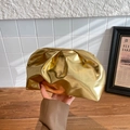 Borsa a mano dorata metallizzata con design a nuvola increspata per occasioni eleganti - Oro
