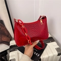 Borsa a spalla rossa lucida stampa coccodrillo con grossa catena acrilica - Rosso