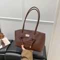 Borsa tote marrone scuro con stampa coccodrillo, logo dorato e tracolla con nodi moda - Coccodrillo Marrone