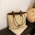 Böhmische beige Strohtasche mit braunen Kunstledergriffen und gewebten Texturdetails - Kaffeebraun