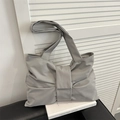 Sac fourre-tout gris minimaliste avec design nœud papillon et finition brillante - Gris