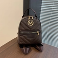 Mini zaino trapuntato marrone caffè con logo M dorato e spallacci regolabili in nylon - Marrone
