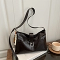 Donkerbruine vintage shopper in retrostijl met metalen gesp en decoratieve kralen - Met Hanger / Bruin
