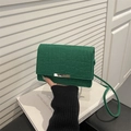 Sac à bandoulière chic vert motif crocodile avec boucle dorée et fermeture à rabat - Vert