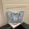 Borsa tote celeste a rilievo con fiocchi di perline colorate e logo metallico - Blu