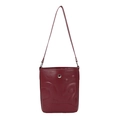 Sac seau rouge foncé avec motifs abstraits en relief et boucle en argent métallique - Rouge