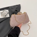 Bolso de noche de encaje rosa con cierre de corona de diamantes y correa de cadena - Rosa