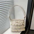 Elegante borsa tote in pizzo beige con trama a quadri e rifiniture floreali da donna - Bianco
