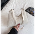 Borsa tote invernale in morbido shearling sintetico bianco crema con tracolla in pelle - Bianco
