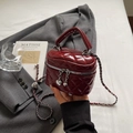 Mini sac matelassé bordeaux avec pendentif cœur et bandoulière chaîne élégante - Bordeaux