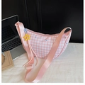 Bolso de media luna de cuadros rosas con estampados de estrellas y correa ajustable - Con Colgante / Rosa