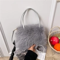 Bolso tote de piel sintética gris con correas de cuero para un estilo invernal chic - Gris
