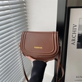 Borsa a sella marrone da donna con dettagli dorati e stampa fashion elegante - Marrone