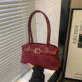 Retro burgundy matte leather shoulder bag with elegant gold buckle for women - Red
