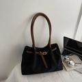 Grand sac cabas rétro en daim noir avec anses en cuir marron et boucle argentée - Noir