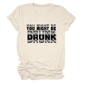 Detailansicht des You Might Be Drunk Buchstabendrucks auf beigem Baumwoll-T-Shirt - S / Sandfarben