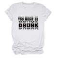 Détail de l'imprimé YOU MIGHT BE DRUNK avec effet flou gris sur t-shirt blanc col rond - Blanc