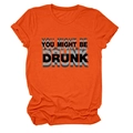 Détail d'un t-shirt orange doux avec imprimé graphique 'YOU MIGHT BE DRUNK' ombré - Orange