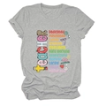 Detail van grijs T-shirt met artistieke Teacher-tekst en kleurrijke schooliconen - S / Lichtgrijs