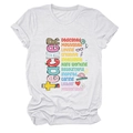 Dettaglio della stampa Teacher con trama leopardata e icone scolastiche su t-shirt bianca - Taglia S / Colore sabbia