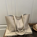 Bolso tote beige chic de gran capacidad con textura de cuero craquelado y asas - Caqui