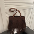 Sac fourre-tout marron en daim à franges avec bandoulière tissée style bohème - Marron