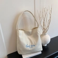 Minimalistische cremefarbene Canvas-Einkaufstasche mit C'est la vie Bestickung für Damen - Weiß