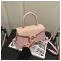 Detail of pink patchwork crossbody bag with textured fabric flap and gold M metal buckle - Pink