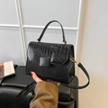 Sac bandoulière noir chic avec rabat crocodile et bandoulière réglable - Noir