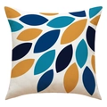 Détail de la housse de coussin en lin avec motifs de feuilles géométriques bleues - Tournesol Gingembre et Bleu Lac (23YM91-3)