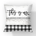 Vierkante kussenhoes van kort pluche met This Is Us tekst en zwart buffelruitpatroon - This is us Letter Buffalo Check (#2)