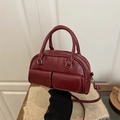 Bolso Boston retro rojo oscuro con bolsillos dobles y correa de hombro ajustable - Rojo