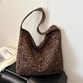 Minimalistische große Leopard-Print Tragetasche mit braunem Muster für den Alltag - Braun