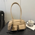 Borsa a tracolla beige vintage con doppie tasche e dettaglio ciondolo racchetta da tennis - Cachi Con Pendente