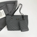 Grand sac cabas noir avec motif chaînette blanche et pochette zippée assortie - Noir