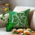 Fodera per cuscino verde San Patrizio con trifoglio bianco e scritta Lucky - Stile Trifoglio Bianco e Testo Lucky (22YM53-2)