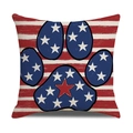 Détail de la housse de coussin du 4 juillet avec empreinte de patte aux couleurs du drapeau - Style Empreinte De Patte Étoiles Et Rayures (23YM10-3)