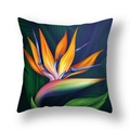 Detailansicht des quadratischen Kissenbezugs mit buntem Paradiesvogelblumen-Print - 45x45cm / Realistischer Paradiesvogel-Stil (23CR15-2)