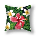 Nahaufnahme der tropischen Hibiskus- und Frangipani-Blüten auf dem quadratischen Kissenbezug - 45x45cm / Roter Hibiskus Tropenstil (23CR15-4)