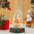 Weihnachtslaterne Schneekugel mit Weihnachtsmann und goldenem Glitzer auf grünem Sockel - Weihnachtsmann