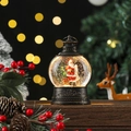 Gros plan de la lanterne de Noël rétro avec scène de Père Noël et éclairage bokeh - Père Noël Ovale
