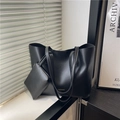 Bolso tote grande de cuero texturizado negro con neceser a juego y letras doradas - Negro