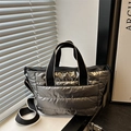 Elegante borsa tote trapuntata argento con manici neri e tracolla da donna - Grigio