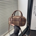 Borsa Boston chic in lana a quadri marroni con manici in pelle e dettagli dorati - Marrone