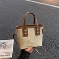 Retro-Bucket-Bag aus Canvas mit braunem Lederbesatz und Schultergurt im Streetstyle - Weiß und Braun