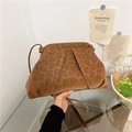 Elegante borsa a nuvola leopardata con pieghe morbide e tracolla sottile marrone - Marrone