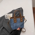 Bolso de cubo vintage en denim con ribete de cuero marrón y remaches dorados chic - Azul