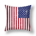 Makroansicht des Vintage-USA-Kissenbezugs mit detaillierter rustikaler Stoffstruktur - Vintage Abgenutzter Flaggenstil (23DM1-2)