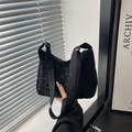 Schwarze Tragetasche mit Leopardenmuster, breitem Riemen und großer Kapazität für Damen - Schwarz